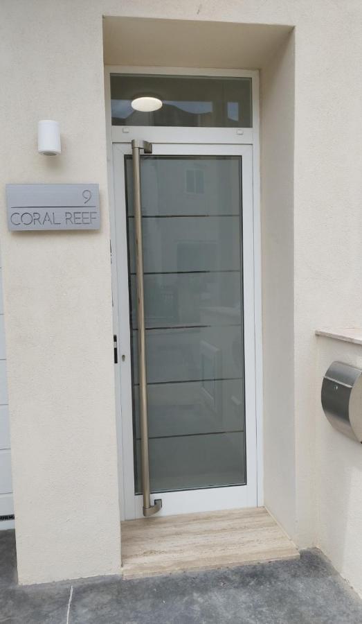 Coral Reef Apartments 세인트폴스베이 외부 사진